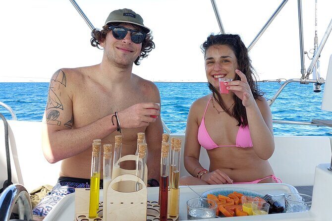 3 Hours Yacht Sailing Activity in Cabo Verde, Santa Maria - The Crew: Tomás and Izabel, and a Multilingual Way of Sailing