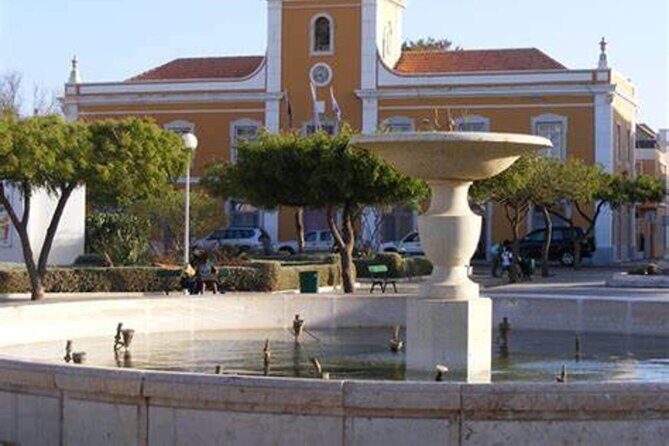 Guided city Tour Praia, Highlights tour - Central Square and Colonial-Style Architecture in One Shot