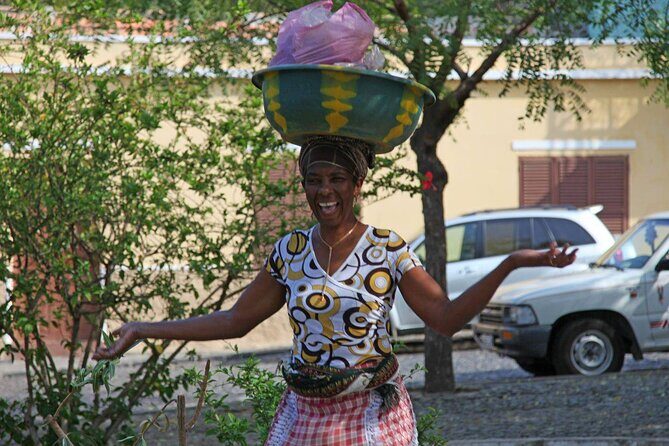 Guided city Tour Praia, Highlights tour - Mercado de Sucupira: Color, Clothing, and Where Souvenirs Make Sense