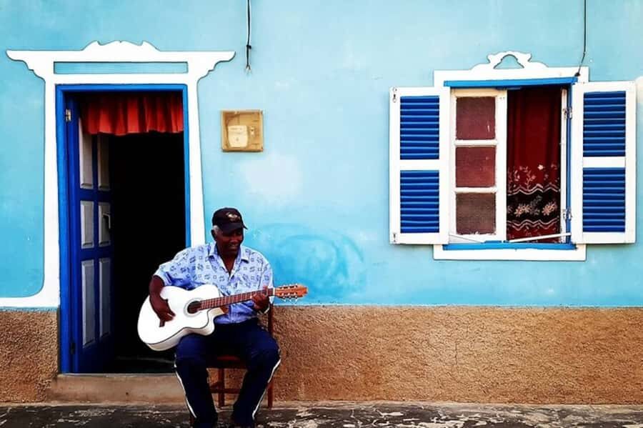 Island tour & cattle & Taste local flavors - The Rabil arts & crafts market stop: buyable and practical