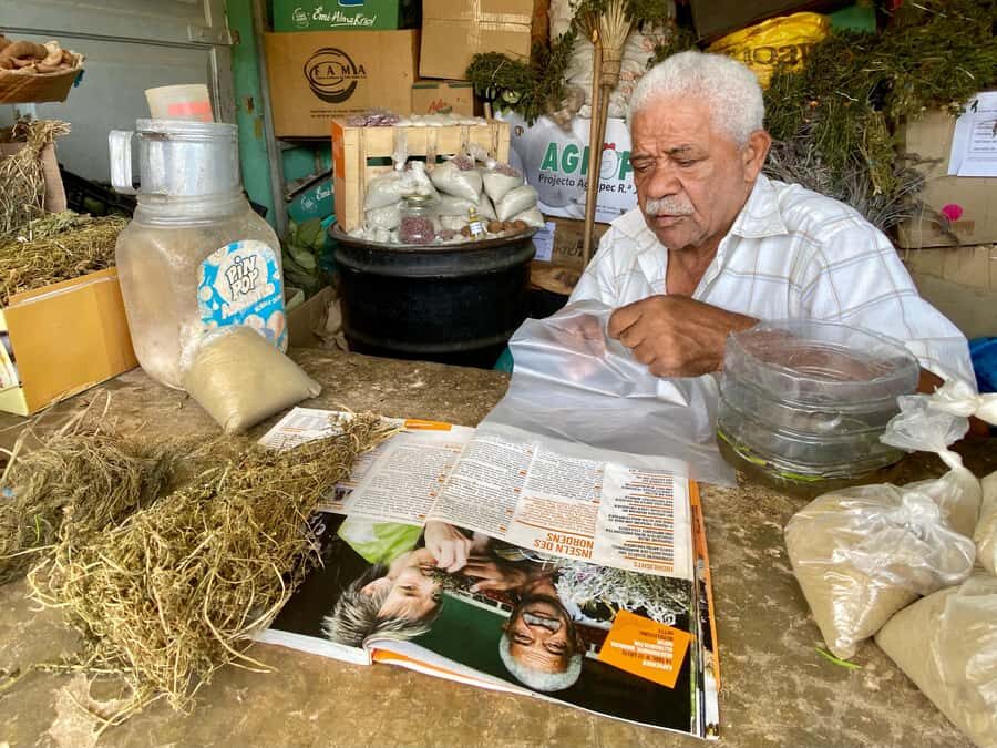 Mindelo: Private Walking Tour with Local Food Tasting - Mindelo on Foot: why this private highlights-and-food format works