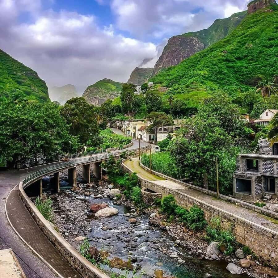 Paúl hike, the green garden - Logistics that affect your comfort: pickup, group size, and languages