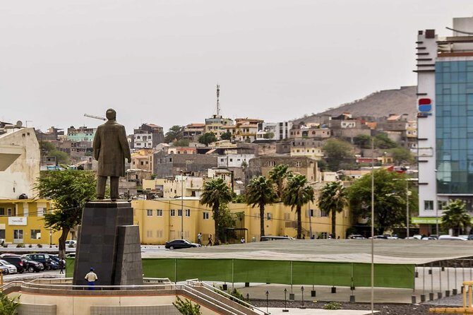 Praia city to the airport. - Private transfer for up to 4: how it simplifies your day
