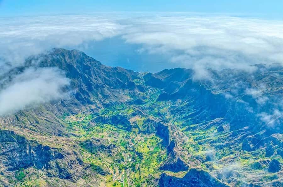 Praia: Day trip by minibus for cruise passengers - Pedra Badejo: banana plantations, coconut palms, and bargaining practice