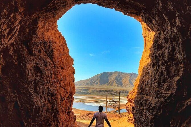 Sal Private Tour: All inclusive Salt Lake, Blue eye and Shark Bay - Miragem, Murdeira Bay, and Lion Mountain viewpoints