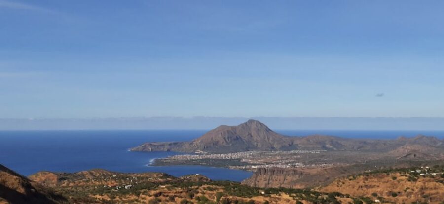 Santiago Island: Full-Day Sightseeing Experience - Guide and Languages: How Storytelling Makes the Day Feel Personal