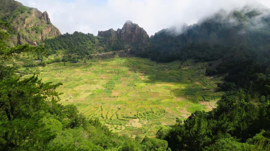 Santo Antão: Full Day Island Tour & Visit to Cova de Paúl - Povoacão to Ponta de Sol: fruits, villages, and the fishermen look