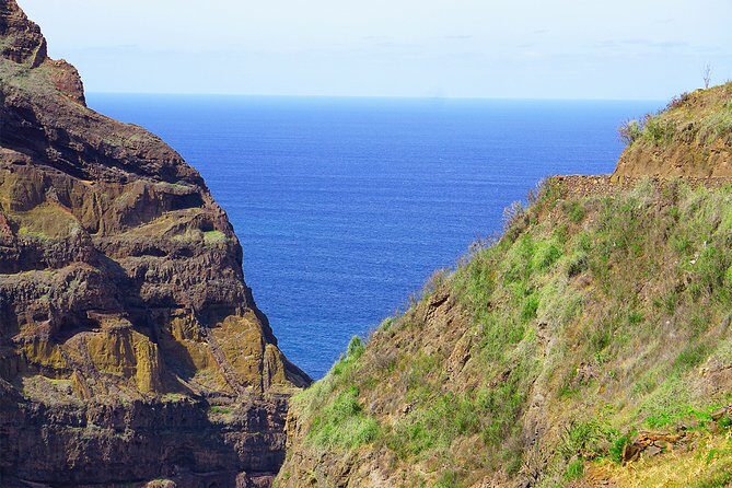 Santo Antão: Hike Ponta do Sol - Fontainhas - Cruzinha - Ponta do Sol to Fontainhas: fishing village colors, cliff roads, and sea views