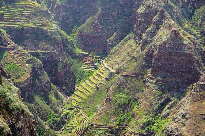 Santo Antão: Hike Ponta do Sol - Fontainhas - Cruzinha - Praia das Aranhas: black-sand turtle nesting country and optional swim time