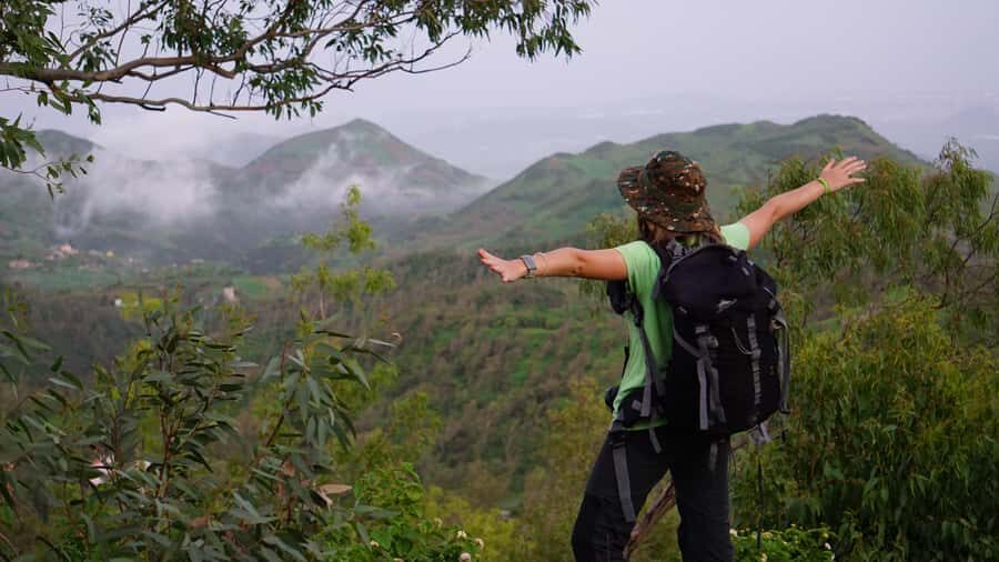Santo Antão: Ponta do Sol & Fontainhas Guided Trip with Hike - Driving the cliff road: when the ocean is basically next to you