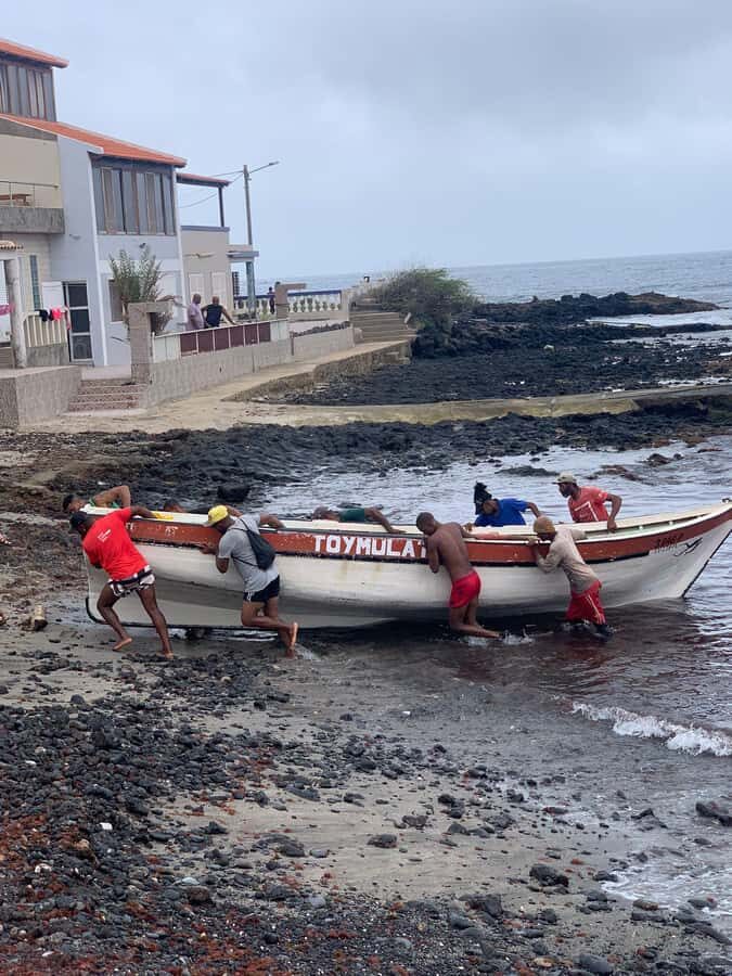 São Vicente Full Day - Baía das Gatas: a swim-friendly bay with festival culture